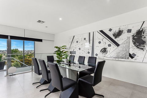 KENNEDY EXECUTIVE TOWNHOUSE - Accommodation Yamba 10