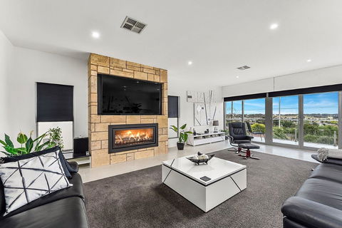 KENNEDY EXECUTIVE TOWNHOUSE - Accommodation Yamba 0