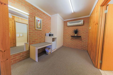 Country Roads Motor Inn Naracoorte - Accommodation Yamba 5
