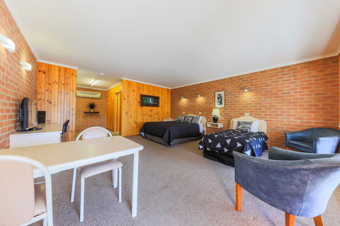 Country Roads Motor Inn Naracoorte - Accommodation Yamba 25