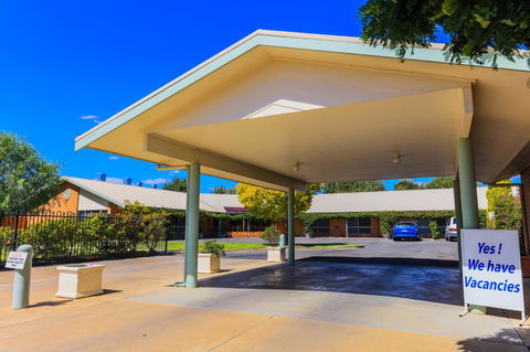 Country Roads Motor Inn Naracoorte - Accommodation Yamba 1
