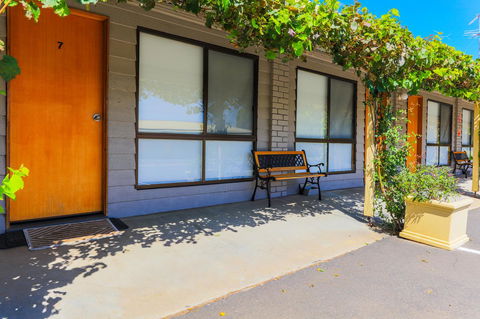Country Roads Motor Inn Naracoorte - Accommodation Yamba 24