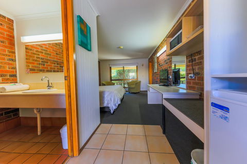 Country Roads Motor Inn Naracoorte - Accommodation Yamba 12