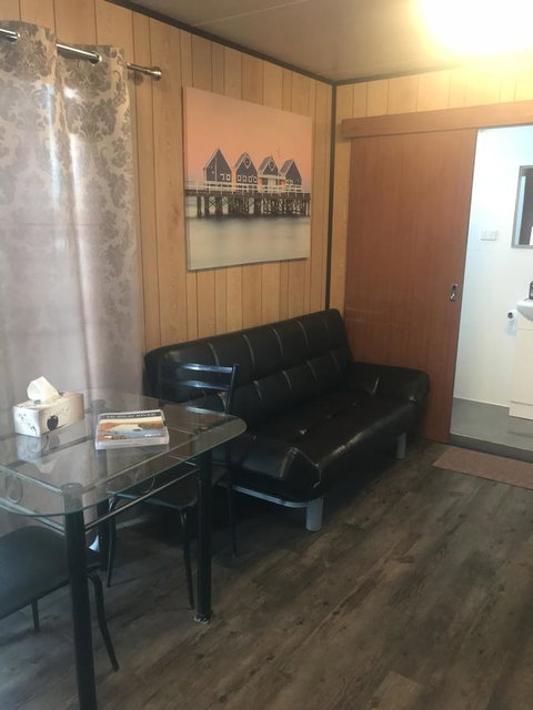 Murray Bridge Riverview Cabin - Accommodation Yamba 5