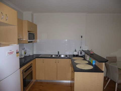 ADELAIDE CENTRAL APARTMENT - 3BR, 2BATH & CARPARK - Accommodation Yamba 5