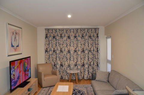 ADELAIDE CENTRAL APARTMENT - 3BR, 2BATH & CARPARK - Accommodation Yamba 1