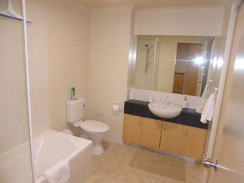 ADELAIDE CENTRAL APARTMENT - 3BR, 2BATH & CARPARK - Accommodation Yamba 17