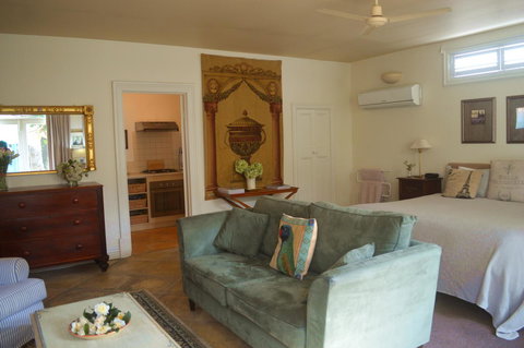 Athelney Cottage Bed And Breakfast - Accommodation Yamba 4