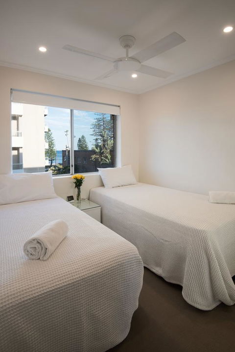 Stylish 3 Bedroom Beachview Apartment - Accommodation Yamba 11