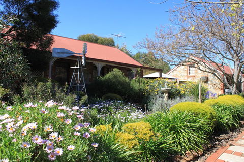 Langmeil Cottages - Accommodation Yamba 4