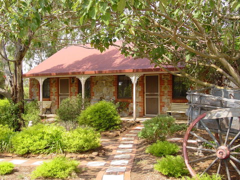 Langmeil Cottages - Accommodation Yamba 0