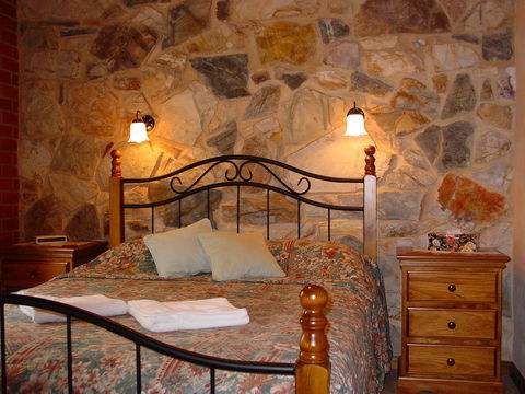 Langmeil Cottages - Accommodation Yamba 11