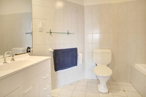Navigators Motel & Diner - Accommodation Yamba 0