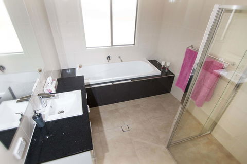 Brock's Base - Accommodation Yamba 7