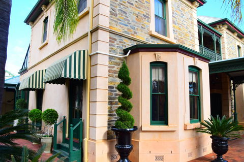 Grand Bluestone Mansion - Accommodation Yamba 25