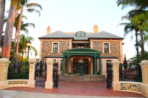 Grand Bluestone Mansion - Accommodation Yamba 26