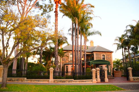Grand Bluestone Mansion - Accommodation Yamba 0