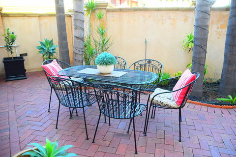 Grand Bluestone Mansion - Accommodation Yamba 17