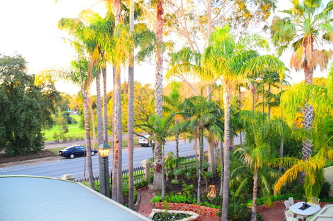 Grand Bluestone Mansion - Accommodation Yamba 23