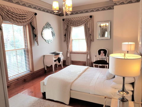 Grand Bluestone Mansion - Accommodation Yamba 14