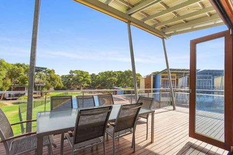 Villa 53 South Shores - Normanville S14 - Accommodation Yamba 4