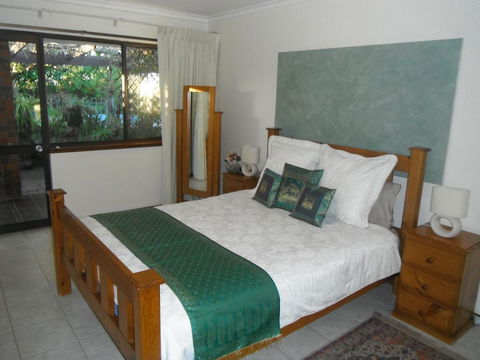 Linger Longer Vineyard - Accommodation Yamba 5