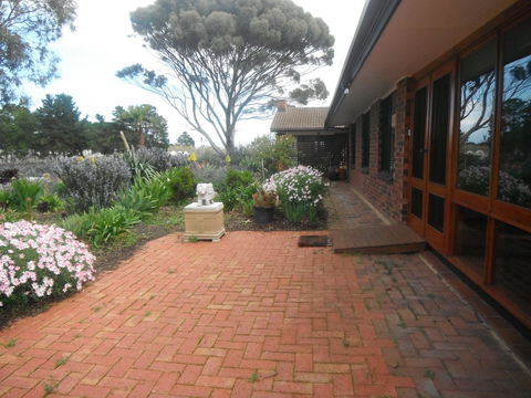 Linger Longer Vineyard - Accommodation Yamba 11