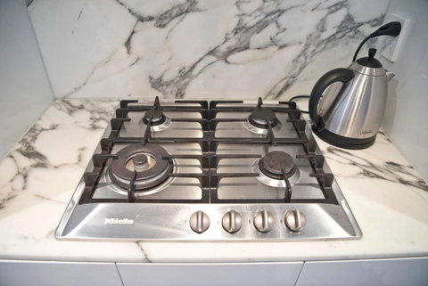Luxury City Apt With Pool, Gym, Spa, Netflix - Accommodation Yamba 4