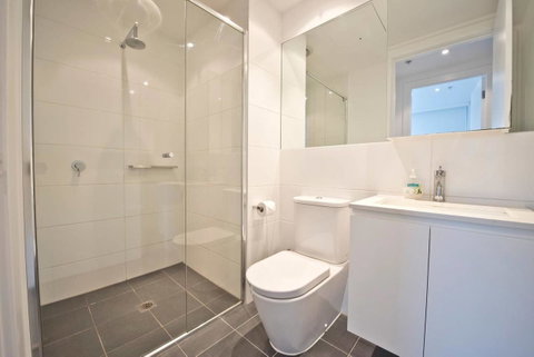 Luxury City Apt With Pool, Gym, Spa, Netflix - Accommodation Yamba 14