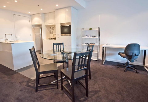 Luxury City Apt With Pool, Gym, Spa, Netflix - Accommodation Yamba 0