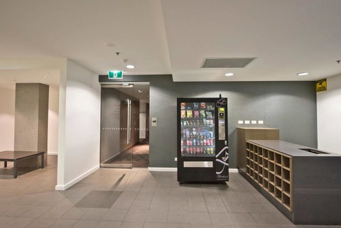 Luxury City Apt With Pool, Gym, Spa, Netflix - Accommodation Yamba 5