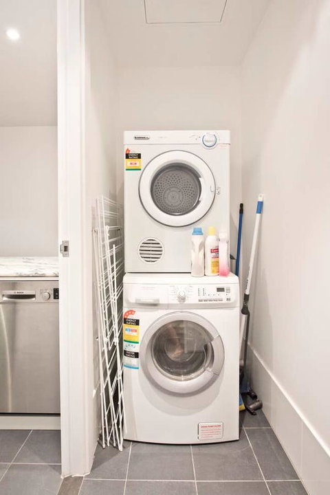 Luxury City Apt With Pool, Gym, Spa, Netflix - Accommodation Yamba 8