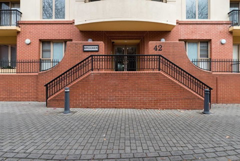 One Bedroom In Adelaideâ€™s East End FREE WIFI*Netflix*Parking - Accommodation Yamba 13