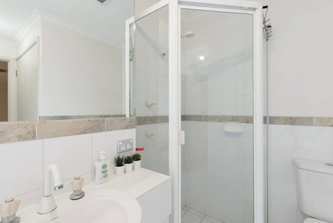 One Bedroom In Adelaideâ€™s East End FREE WIFI*Netflix*Parking - Accommodation Yamba 10