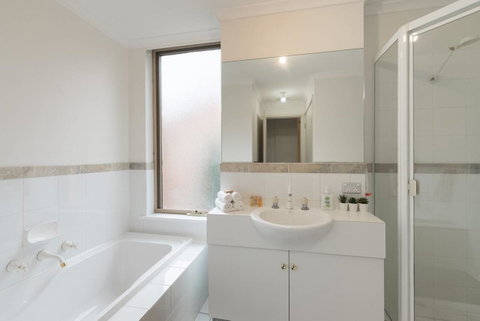 One Bedroom In Adelaideâ€™s East End FREE WIFI*Netflix*Parking - Accommodation Yamba 16