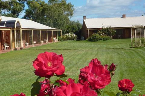 Coonawarra Place Motor Inn - Accommodation Yamba 0