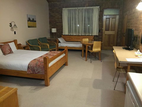 Coonawarra Place Motor Inn - Accommodation Yamba 1