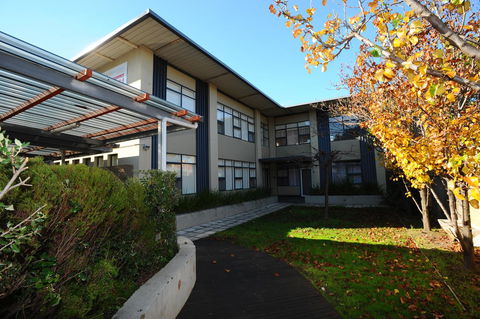 Glenelg Holiday Apartments-Ellis - Accommodation Yamba 0