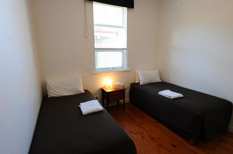 Glenelg Holiday Apartments-Ellis - Accommodation Yamba 9