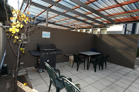 Glenelg Holiday Apartments-Ellis - Accommodation Yamba 2