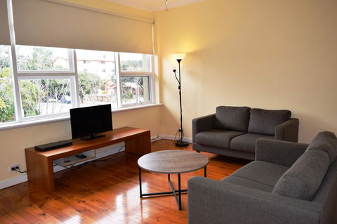 Glenelg Holiday Apartments-Ellis - Accommodation Yamba 5