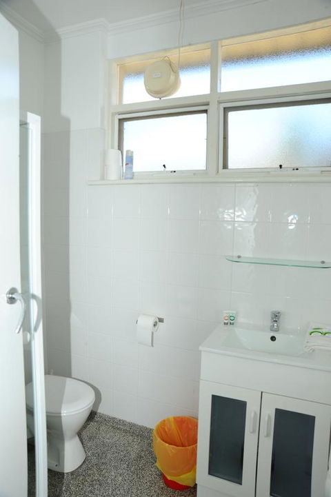 Glenelg Holiday Apartments-Ellis - Accommodation Yamba 10