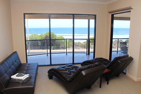 The Lighthouse - Beachfront Accommodation - Accommodation Yamba 5