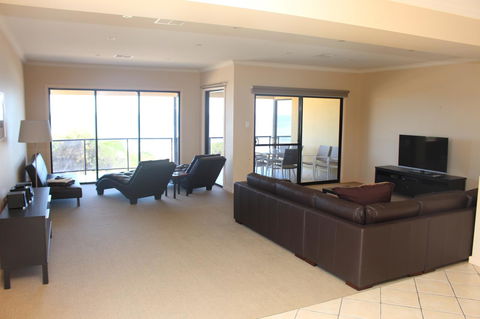 The Lighthouse - Beachfront Accommodation - Accommodation Yamba 2