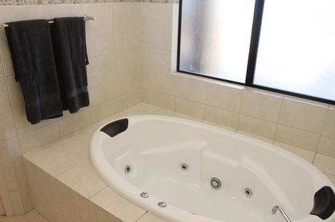 The Lighthouse - Beachfront Accommodation - Accommodation Yamba 4