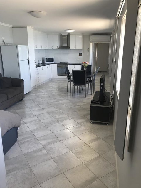 Beachside & Jetty View Apartment 6 - Captain\'s Apt - Accommodation Yamba 4