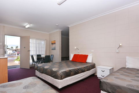 Motel Poinsettia - Accommodation Yamba 21