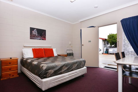 Motel Poinsettia - Accommodation Yamba 3