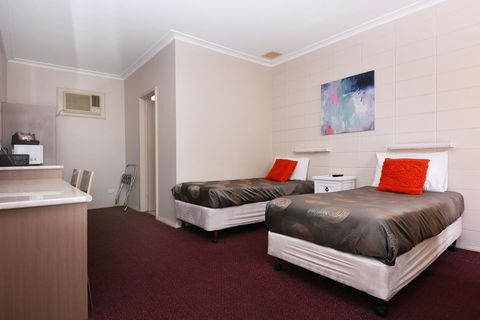 Motel Poinsettia - Accommodation Yamba 5