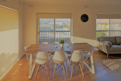 Henley Beach South, Amazing Views, Huge Private Balcony! - Accommodation Yamba 10
